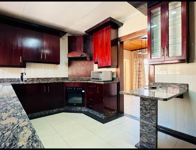 4 BEDROOM HOUSE FOR SALE IN ARCON PARK